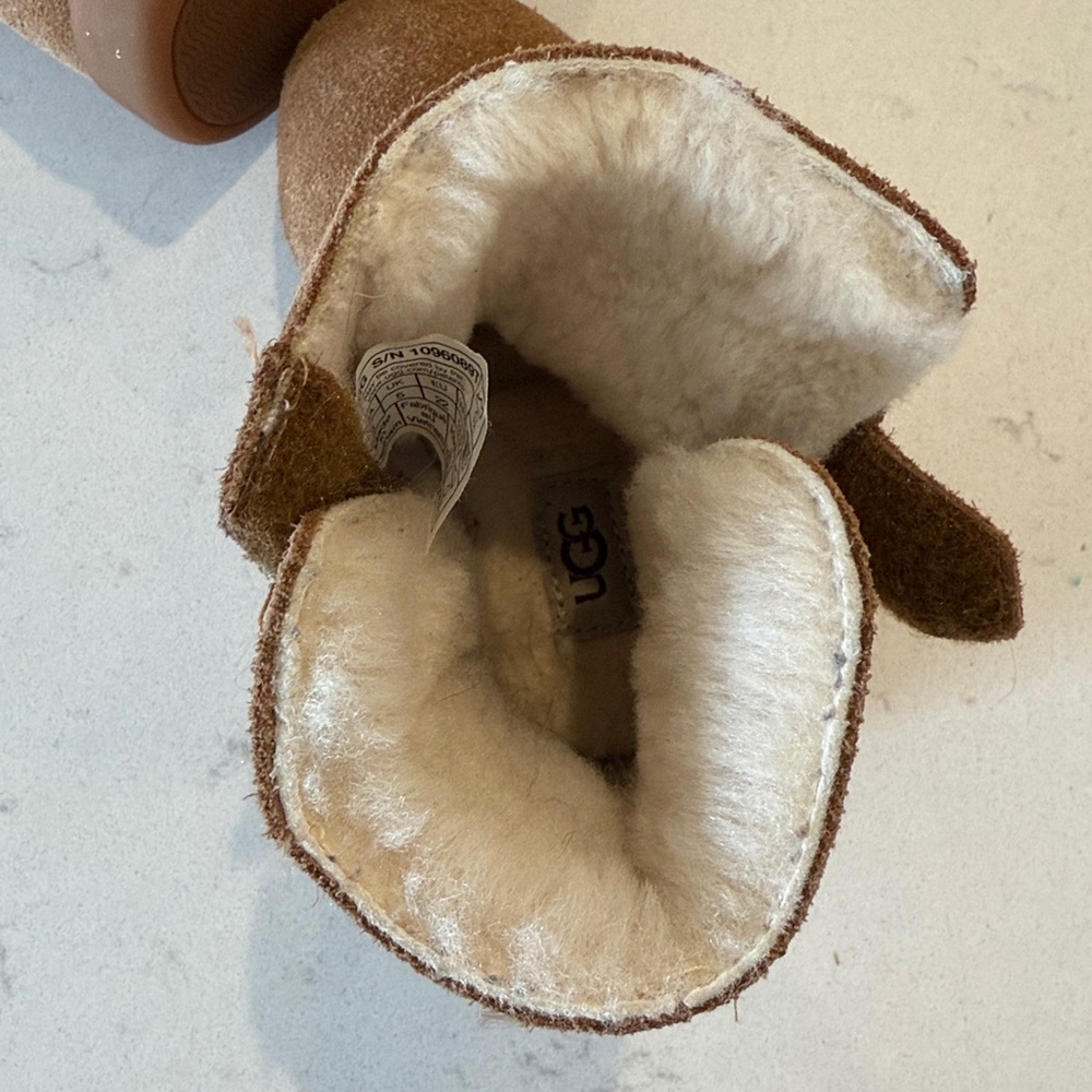 Toddler Uggs Size 6 - Picture 6 of 8